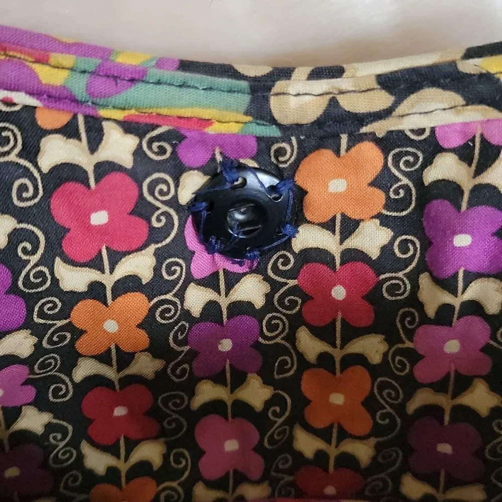 ** HOST PICK** VERA BRADLEY SUZANI HOLIDAY BLACK FLORAL TOTE BAG (RETIRED)